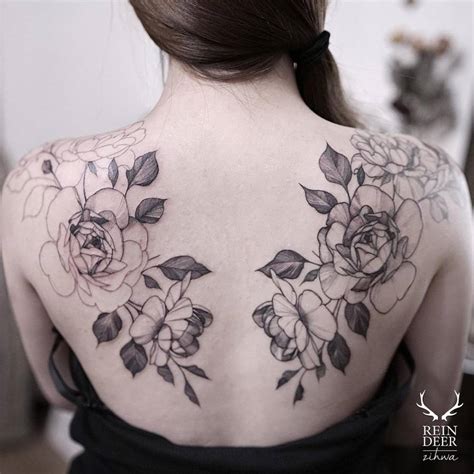 female tattoos on shoulder blade